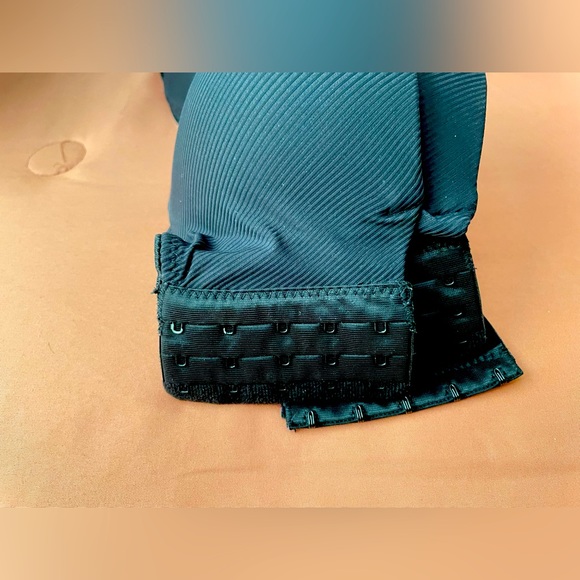 Strap on Strap off bra (Used) with side hook & eye closure - Picture 2 of 3